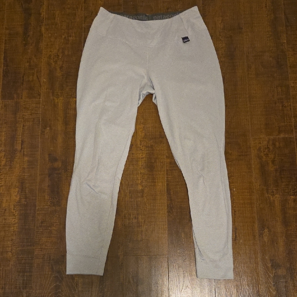 Patagonia Medium Capilene Baselayer Light Gray Leggings, $118.00 Value